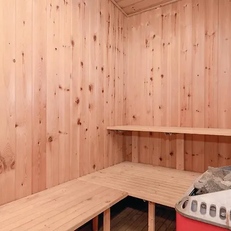 Hébergement de vacances Awesome In Hadsund With Sauna *