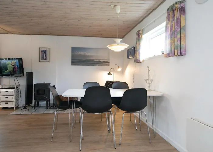 Hébergement de vacances Awesome In Hadsund With Sauna