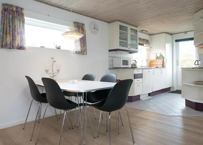 Hébergement de vacances Awesome In Hadsund With Sauna Hadsund