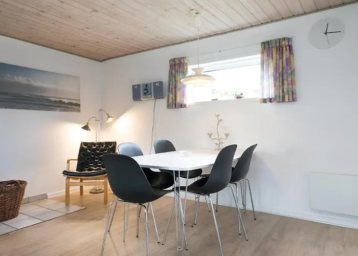 Hébergement de vacances Awesome In Hadsund With Sauna