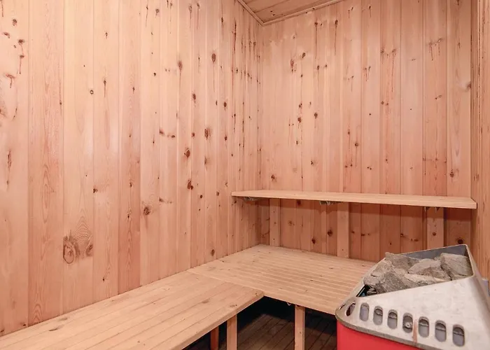 Hébergement de vacances Awesome In Hadsund With Sauna *